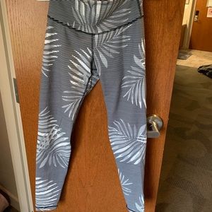 Fun leaf design high waisted leggings